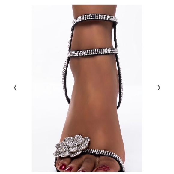 AKIRA AZALEA WANG RHINESTONE FLOWER SANDAL BLACK NEW, 7.5 - Picture 3 of 4